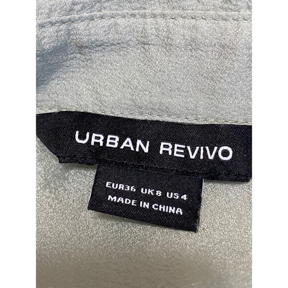 Urban Revivo Women's Sage Green Long Sleeve Collared Button Down Shirt Top Sz 4 - Picture 3 of 4